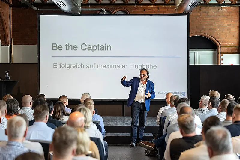 Vortrag "be the Captain" vom Kommunikationsexperten und Pilot Vortrag "be the Captain" vom Kommunikationsexperten und Pilot