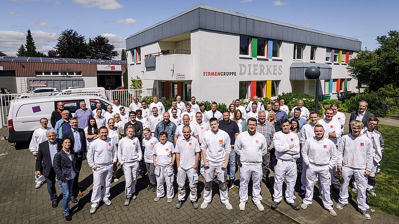 Gruppen-Foto der Mitarbeiter der Firmengruppe Dierkes aus Dortmund